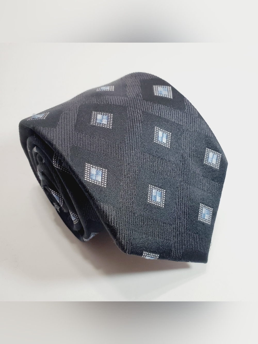 Ike Behar Black Geometric Pattern Mens Silk Neck Tie Jacquard Fabric 60x3.5"